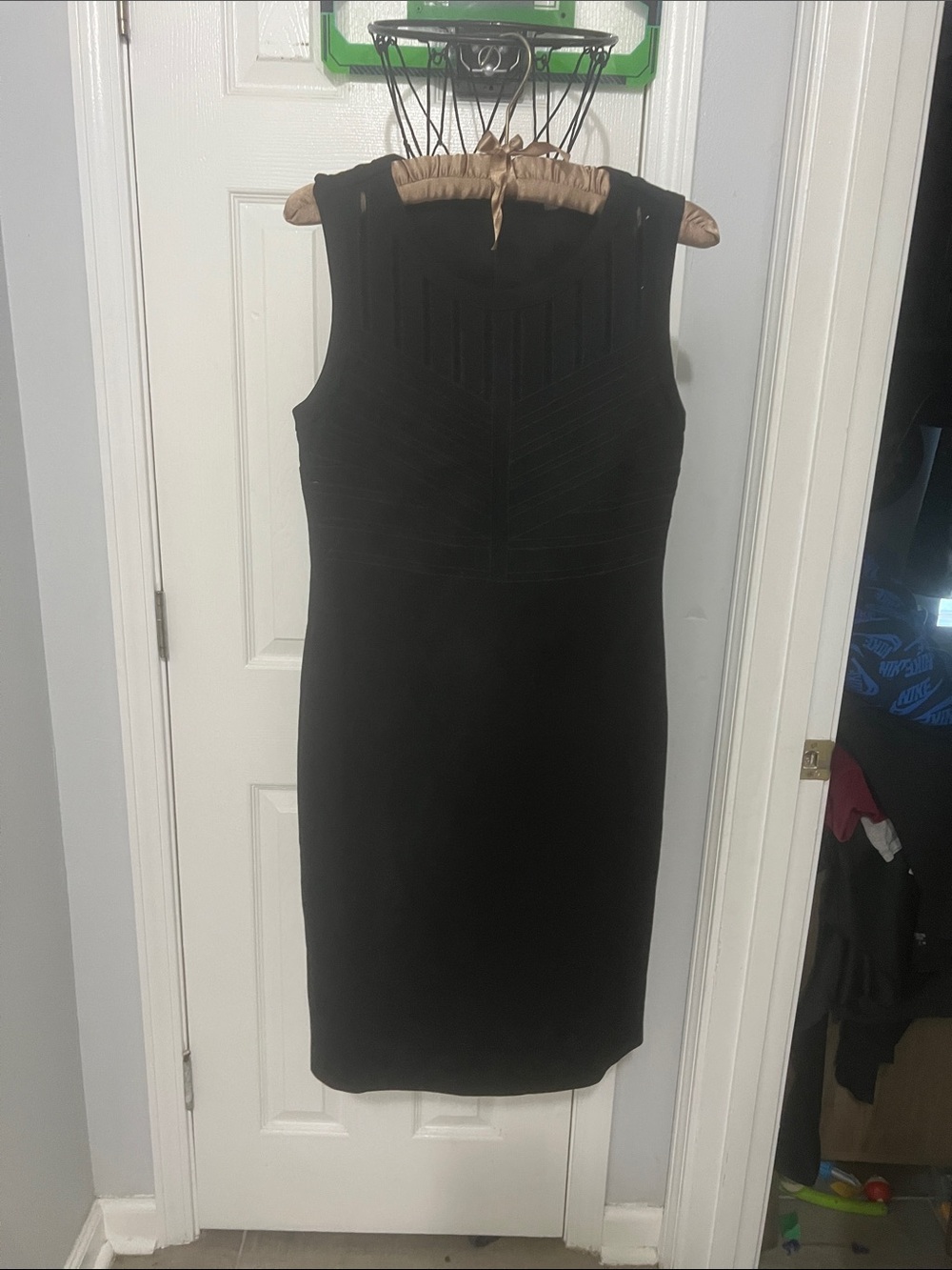 T Tahari Black Sleeveless Midi Sheath Dress